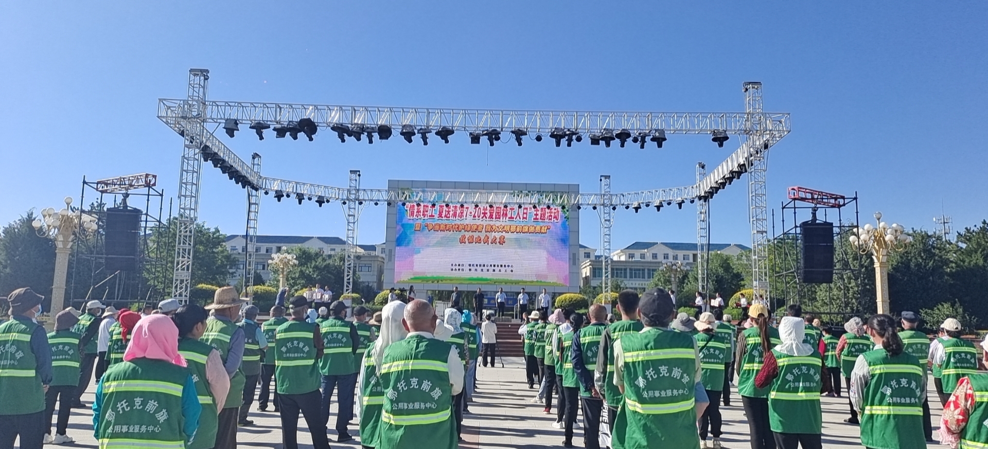 鄂尔多斯市鄂托克前旗马兰花广场